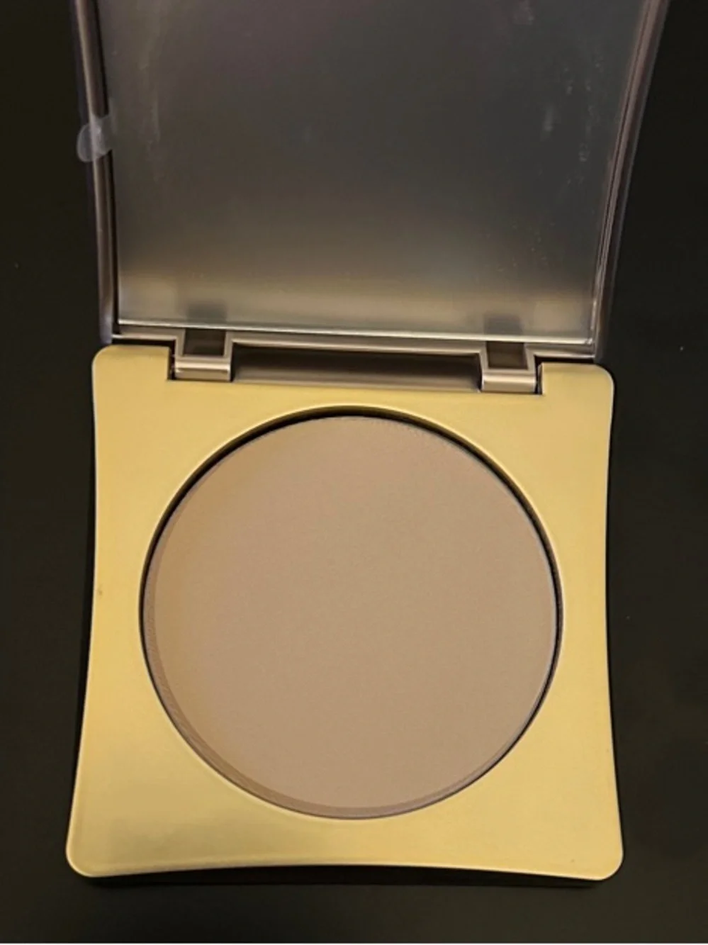 Elizabeth Arden Compact Pressed Setting Powder in Light/Claire